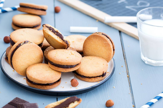 Galletas sandwich de chocolate y avellana