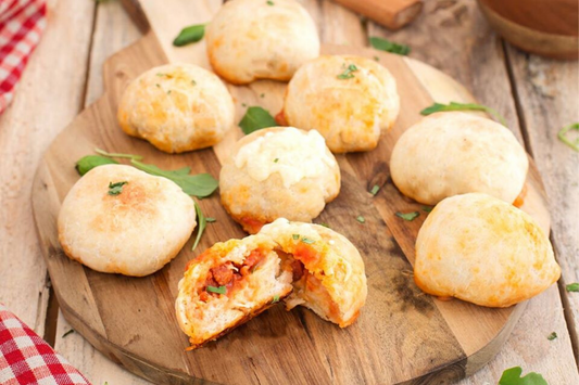 Pizza balls de chorizo y mozzarella