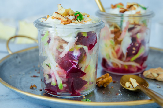 Vasitos de manzana, remolacha y camembert