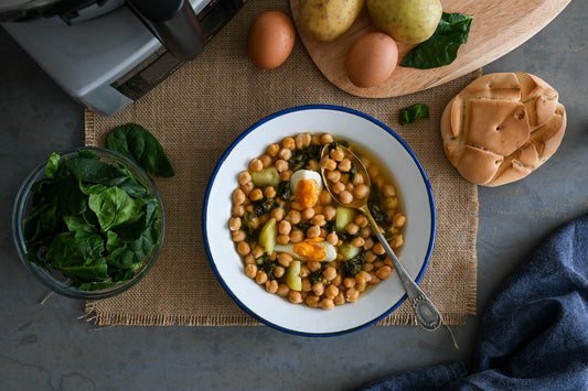 Potaje de garbanzos, espinacas y huevo