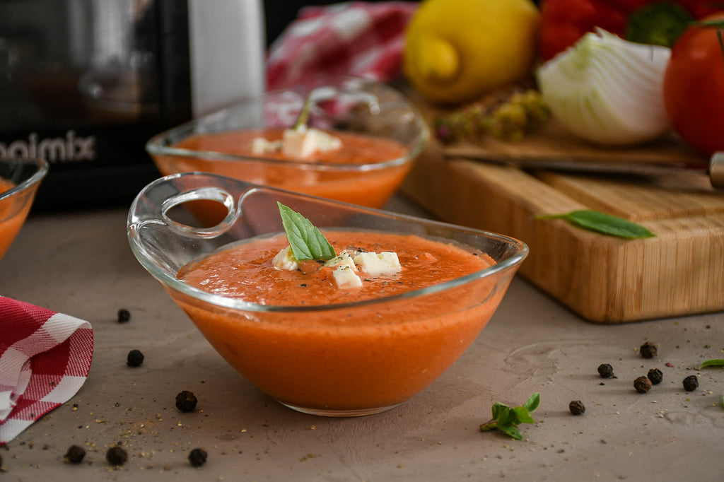 Sopa fría de tomate y albahaca