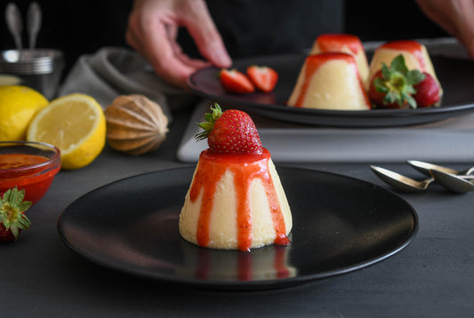 Tarrinas de queso fresco y fruta de temporada